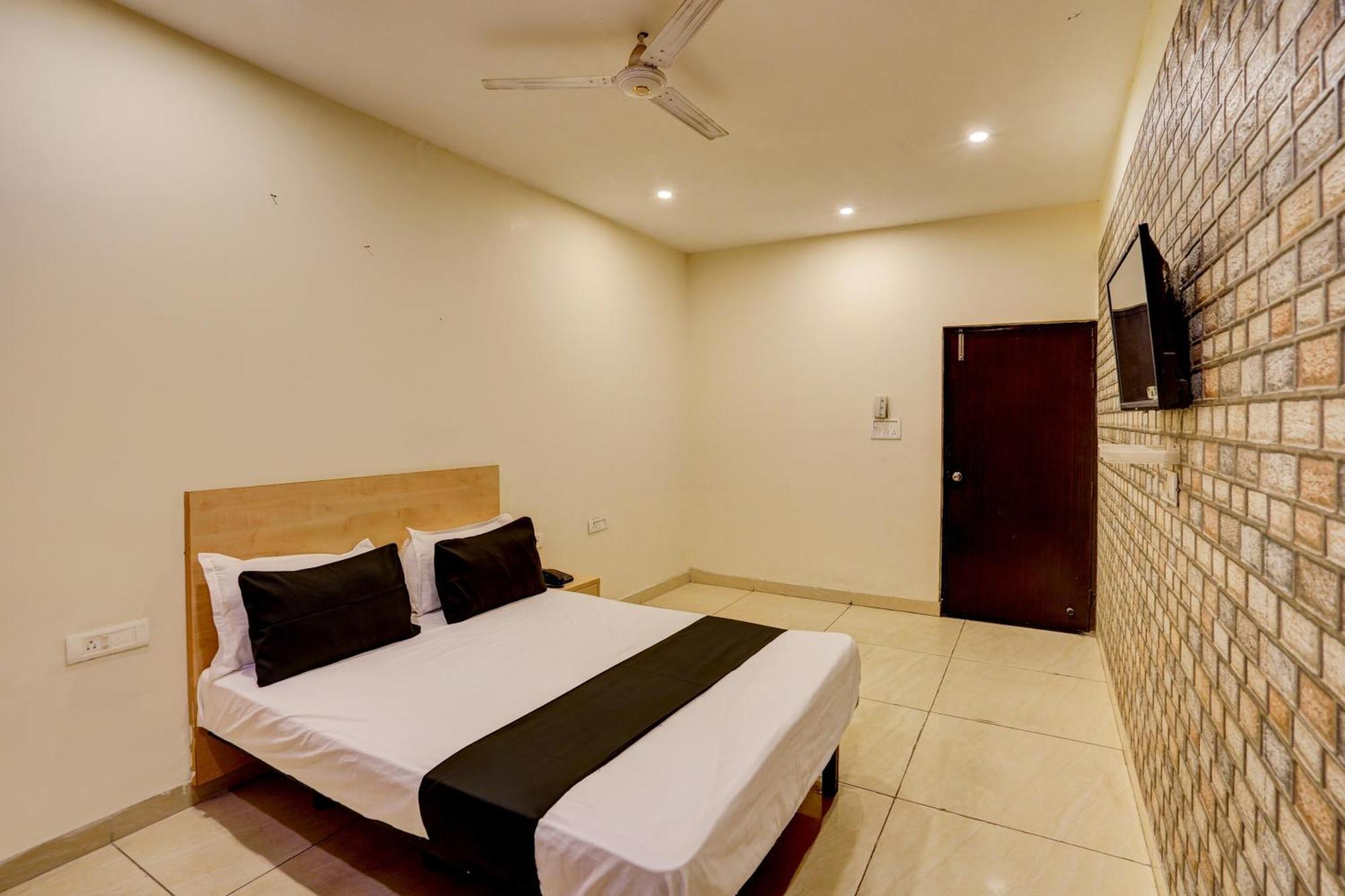 Hotel O Blue Vibes Meerut Exterior foto