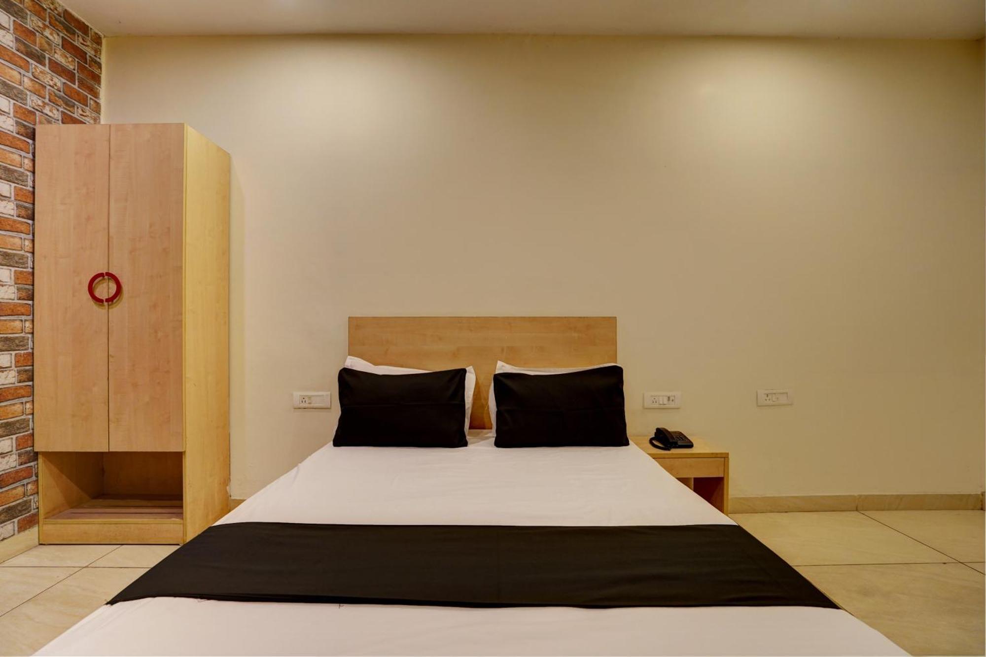 Hotel O Blue Vibes Meerut Exterior foto